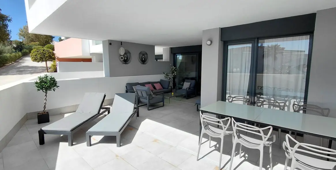 Sale of ground floor apartment in La Duquesa 9