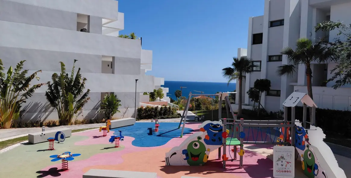 Sale of ground floor apartment in La Duquesa 18