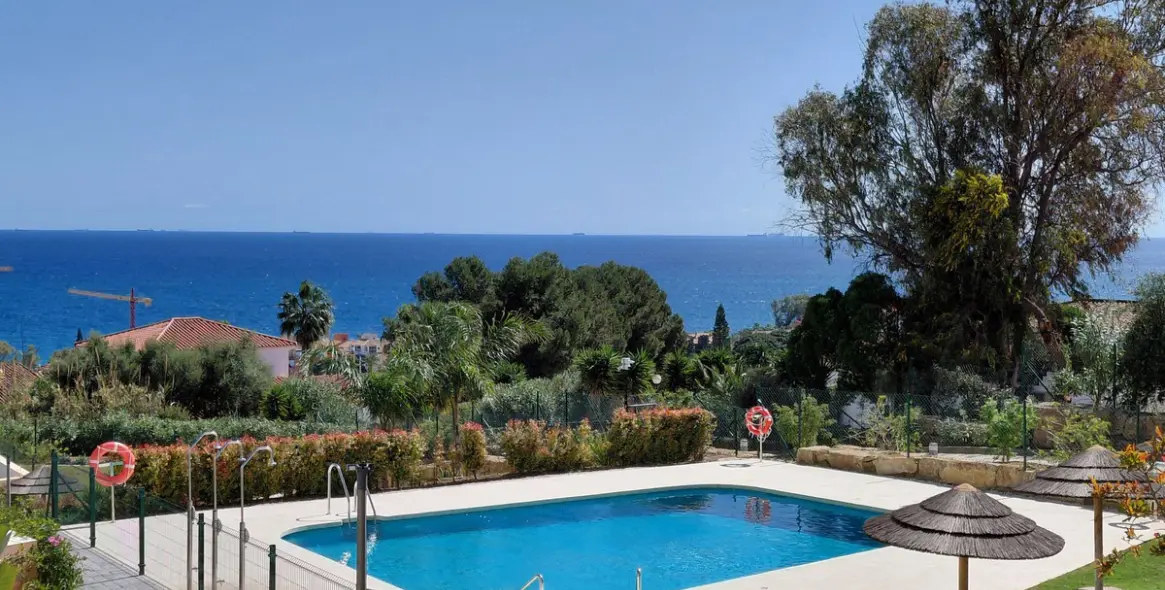 Sale of ground floor apartment in La Duquesa 23