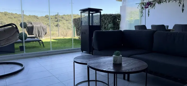 Sale of ground floor apartment in Estepona 2