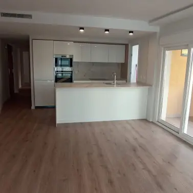 Sale of middle floor apartment in Fuengirola