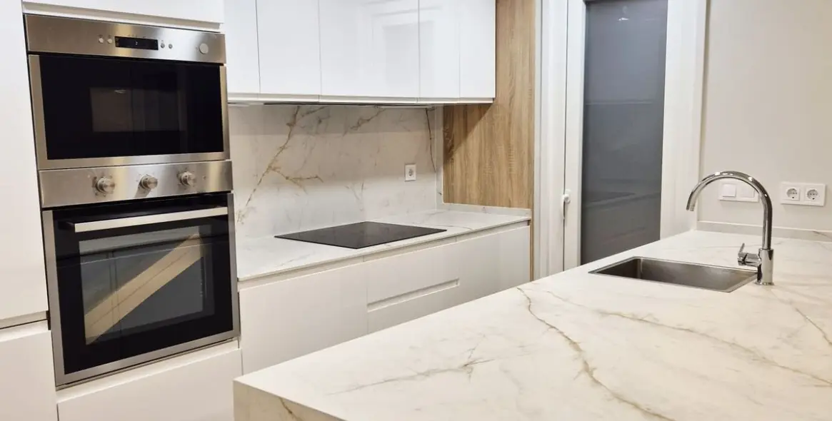 Sale of middle floor apartment in Fuengirola 12