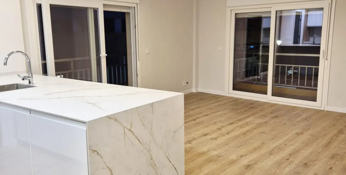 Sale of middle floor apartment in Fuengirola 13