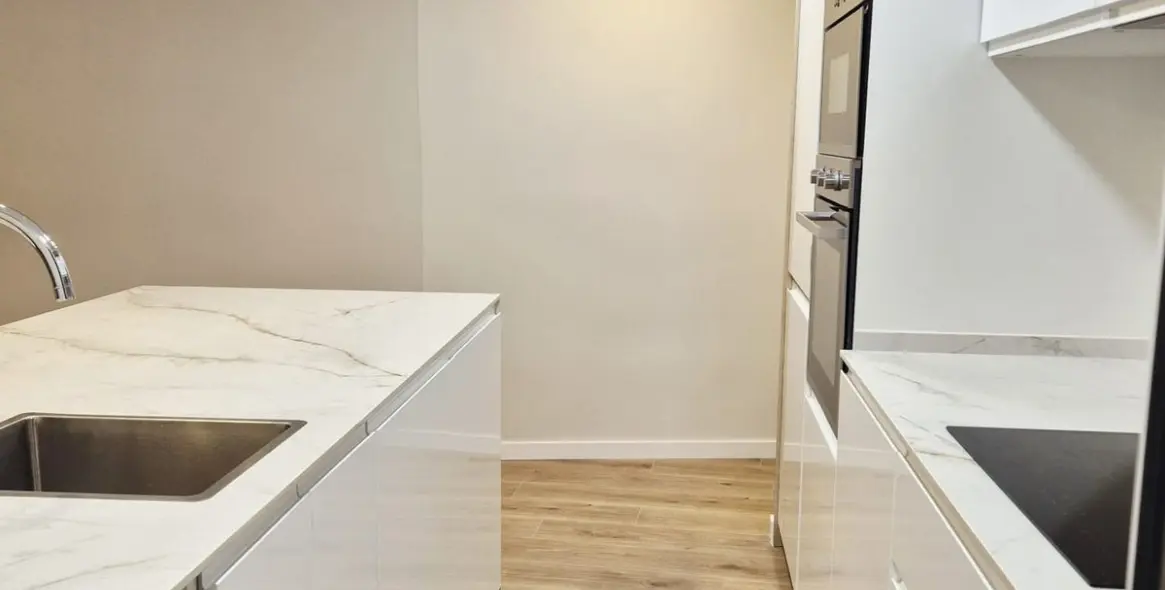 Sale of middle floor apartment in Fuengirola 14