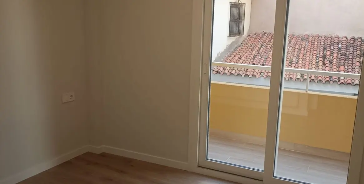 Sale of middle floor apartment in Fuengirola 18