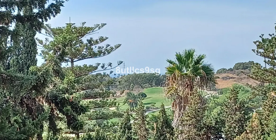 Продажа двухуровневого пентхауса в Benahavís 1