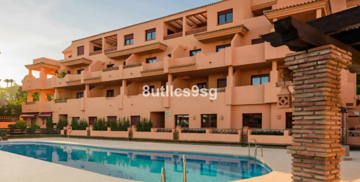 Продажа двухуровневого пентхауса в Benahavís 2