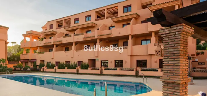 Продажа двухуровневого пентхауса в Benahavís 1