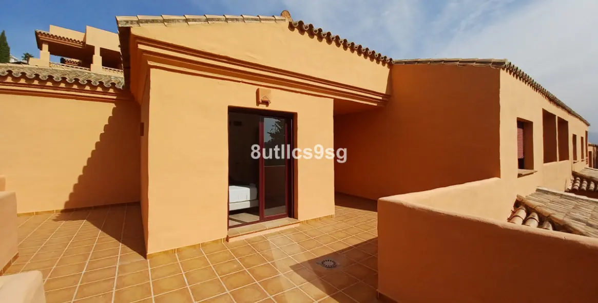 Sale of penthouse duplex in Benahavís 32