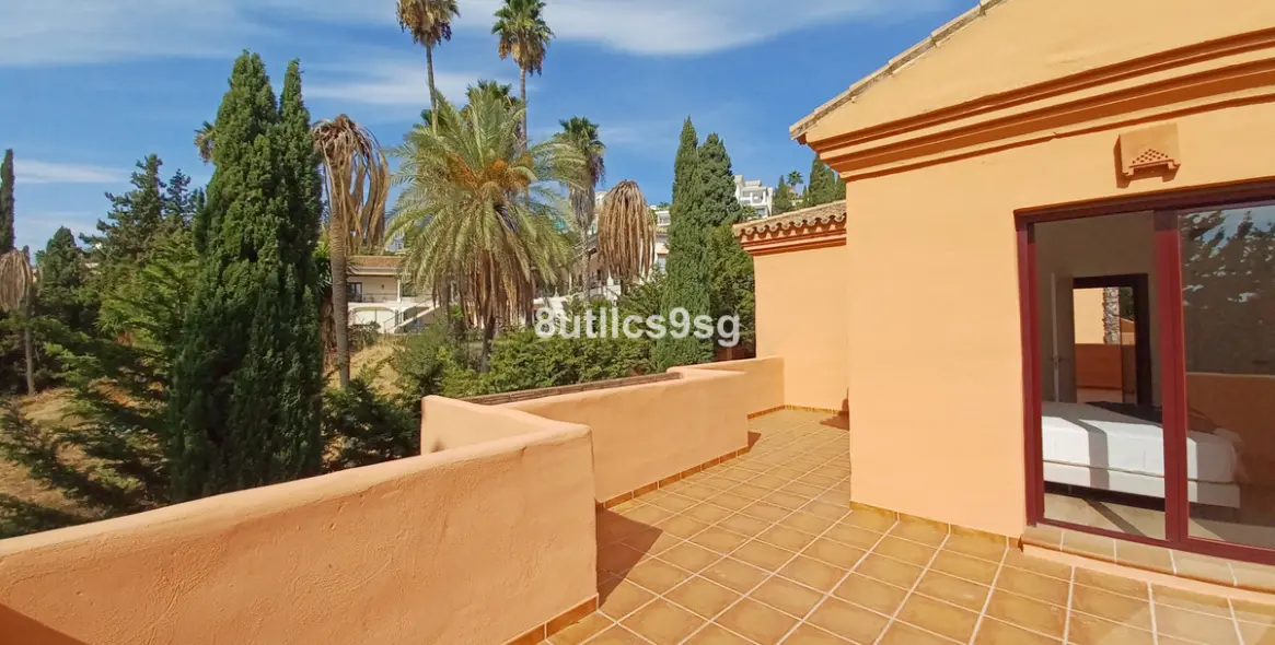 Sale of penthouse duplex in Benahavís 35