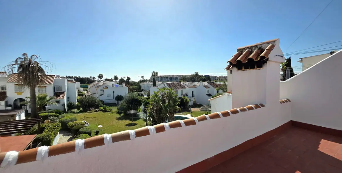 Sale of townhouse in Casares Playa 2