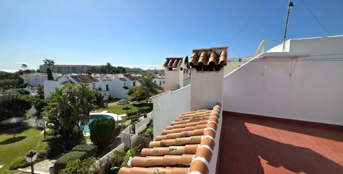 Sale of townhouse in Casares Playa 21