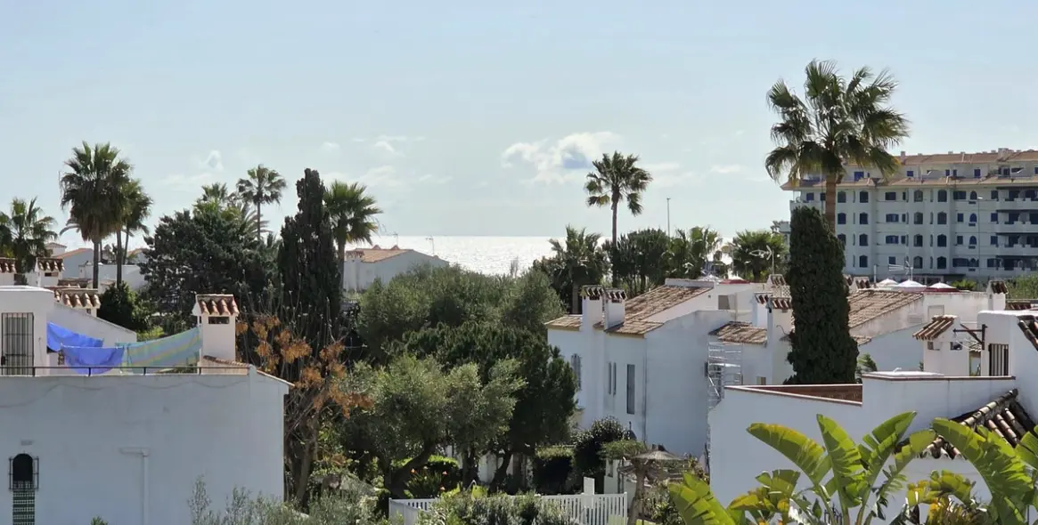 Sale of townhouse in Casares Playa 23
