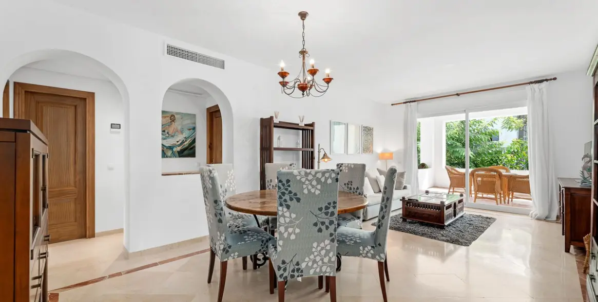 Venta de apartamento en planta media en Costalita 5