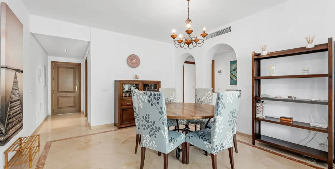 Venta de apartamento en planta media en Costalita 8