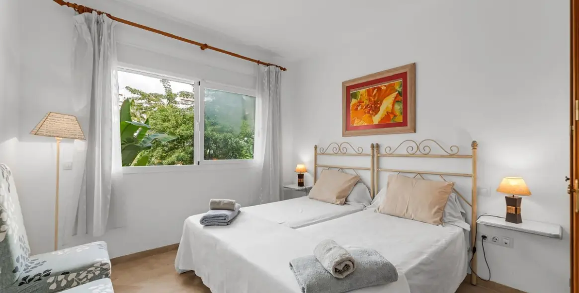 Venta de apartamento en planta media en Costalita 18