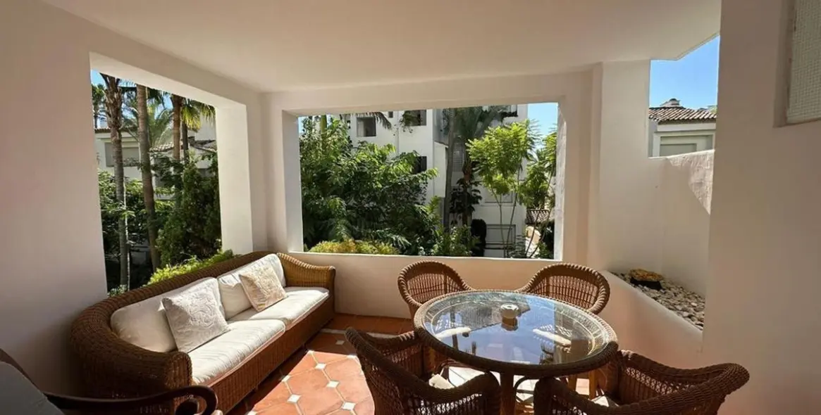 Venta de apartamento en planta media en Costalita 24