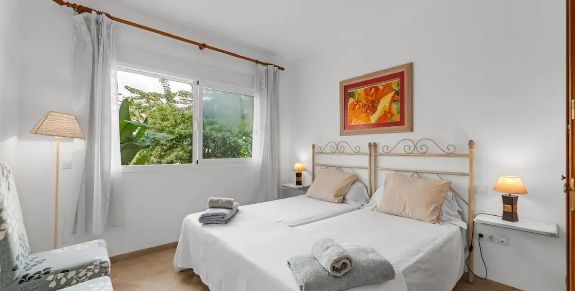 Venta de apartamento en planta media en Costalita 25