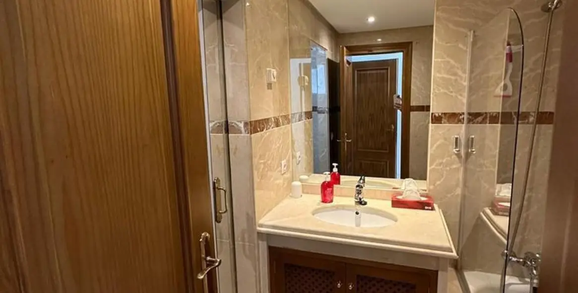 Venta de apartamento en planta media en Costalita 26