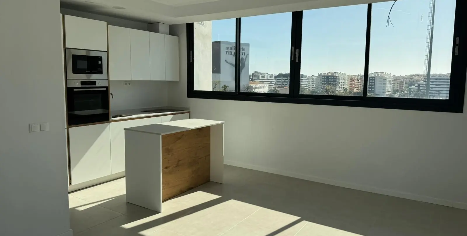 Sale of penthouse in Estepona 1