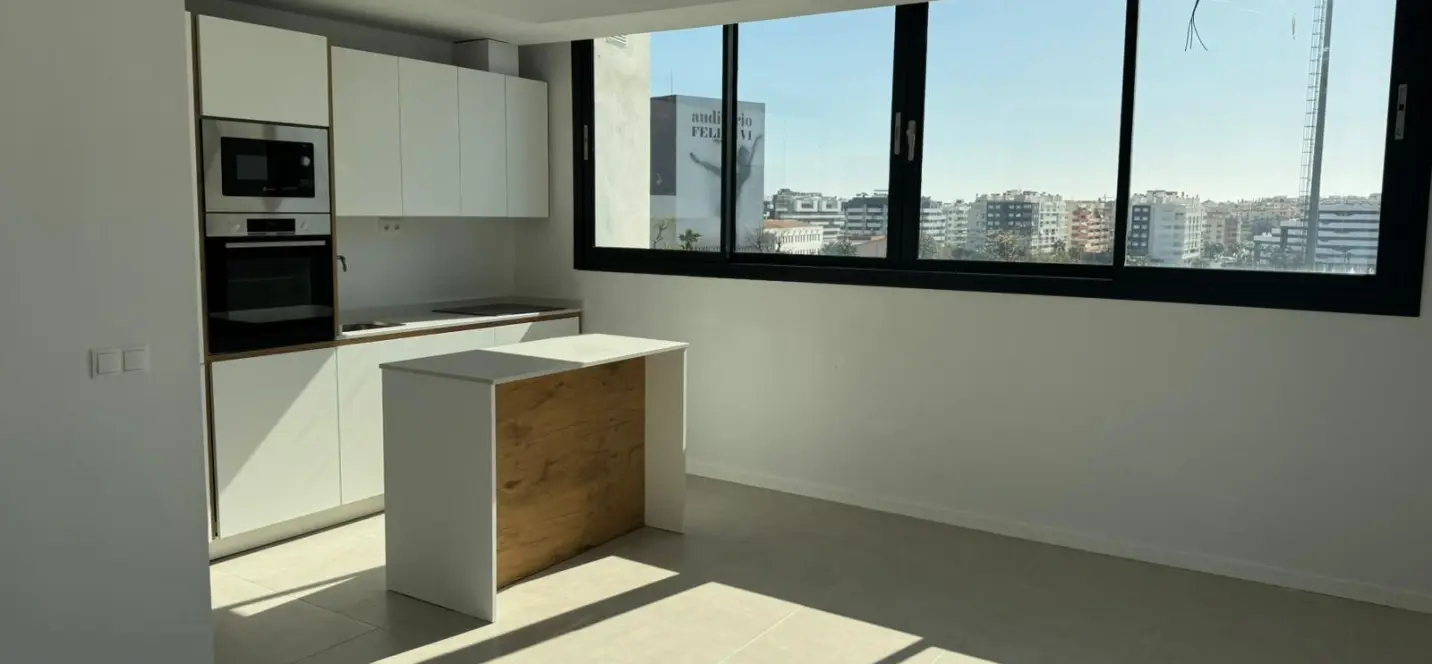 Venta de ático en Estepona 0