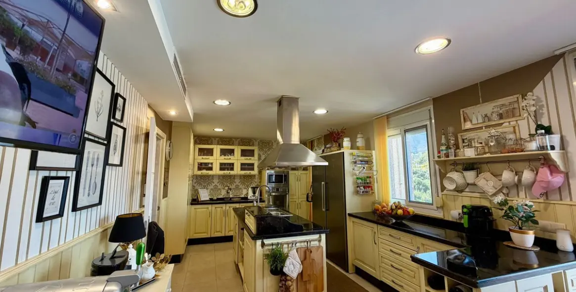 Sale of penthouse in Estepona 3