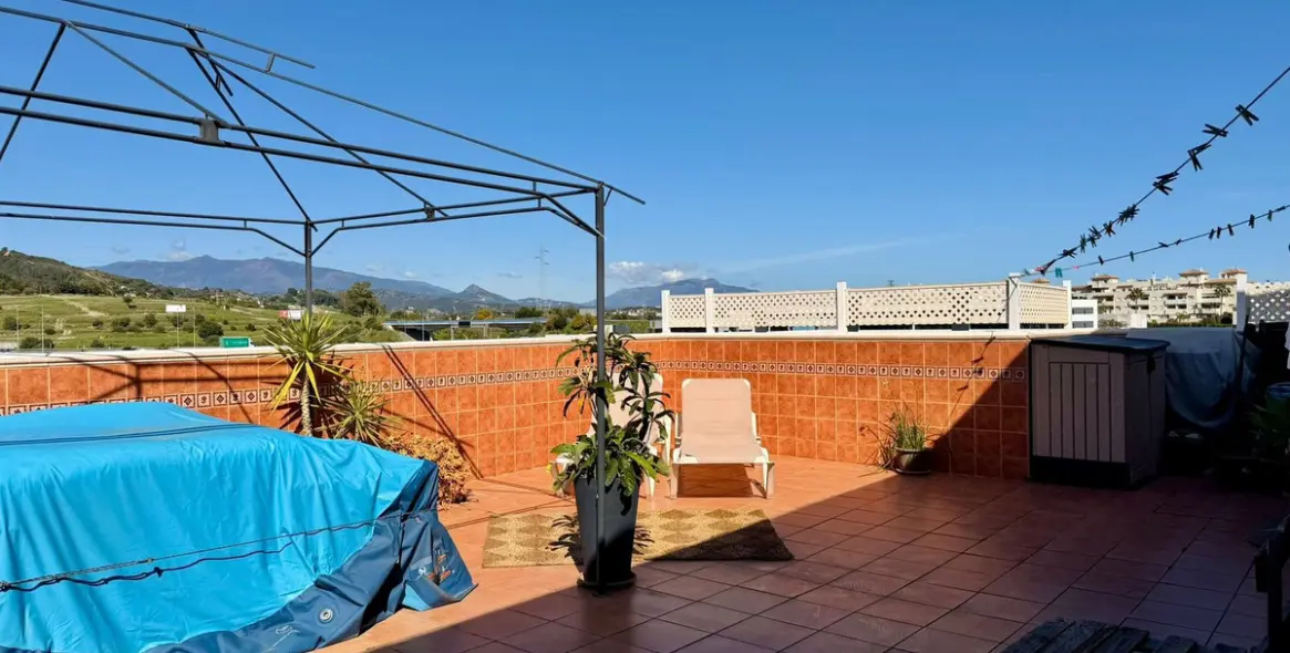 Sale of penthouse in Estepona 4