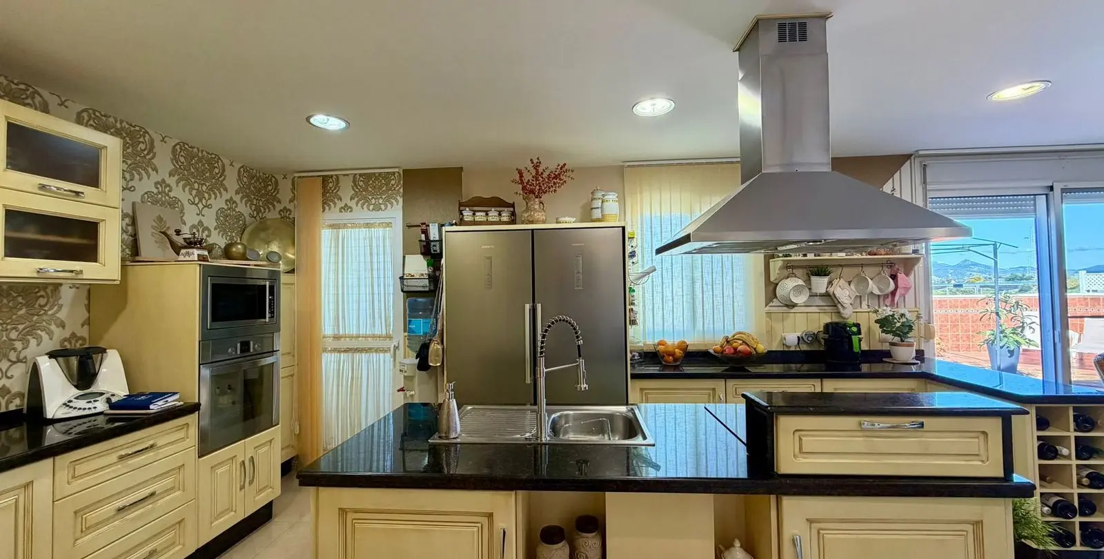 Sale of penthouse in Estepona 7