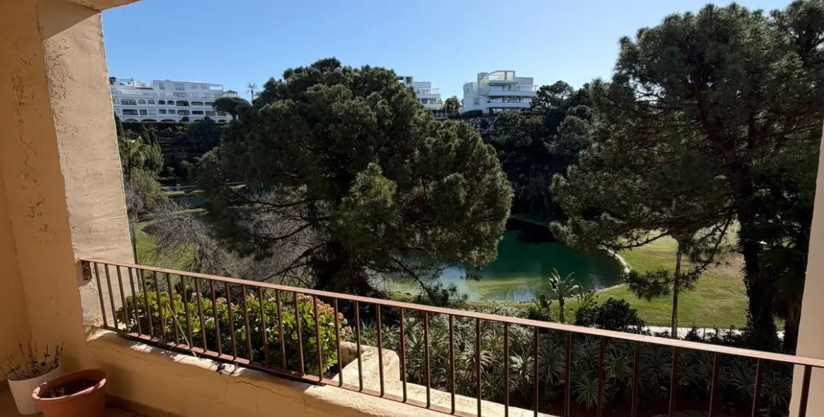 Sale of middle floor apartment in La Quinta 1