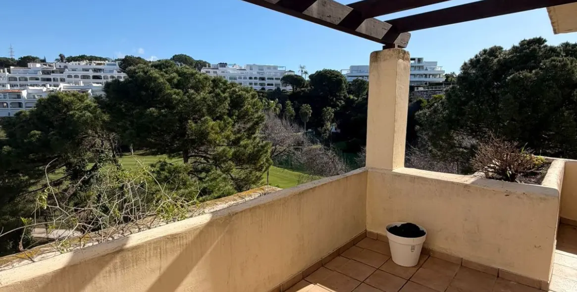 Sale of middle floor apartment in La Quinta 2