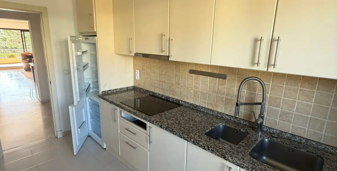 Sale of middle floor apartment in La Quinta 5