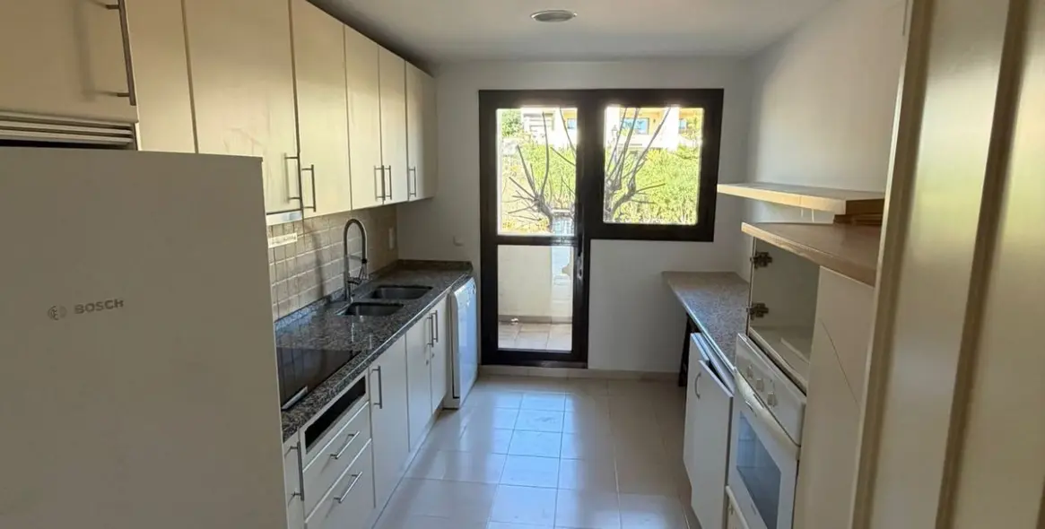 Sale of middle floor apartment in La Quinta 6