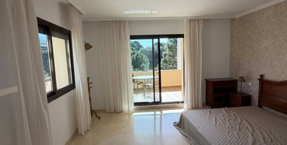 Sale of middle floor apartment in La Quinta 9