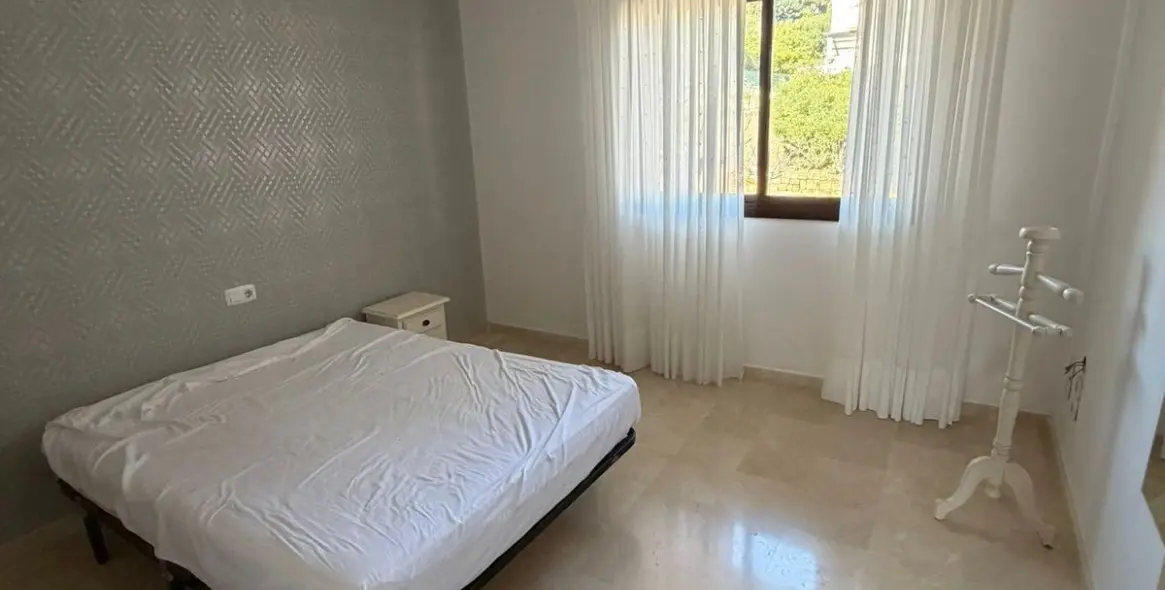 Sale of middle floor apartment in La Quinta 12