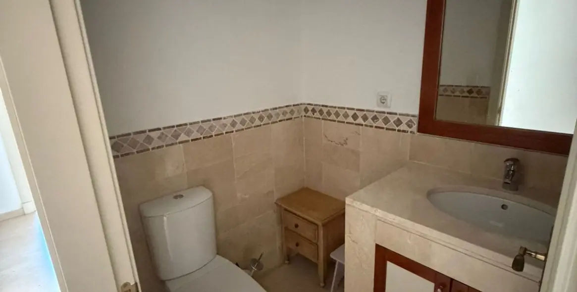 Sale of middle floor apartment in La Quinta 14