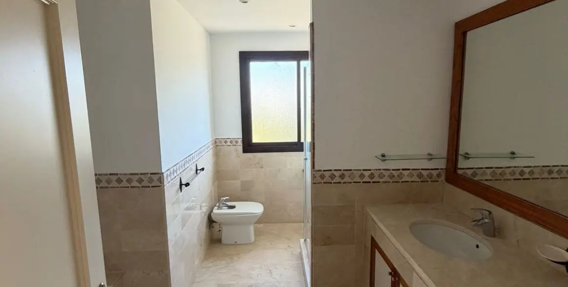 Sale of middle floor apartment in La Quinta 15