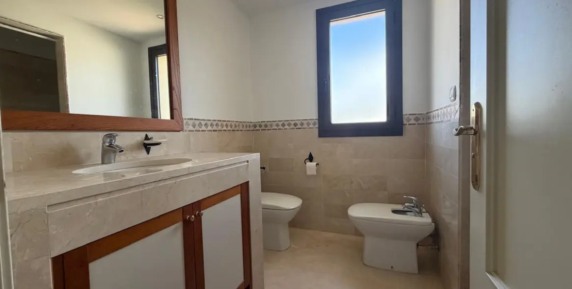 Sale of middle floor apartment in La Quinta 19