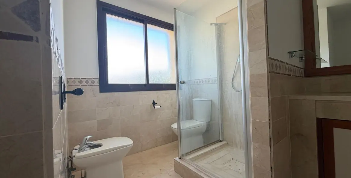 Sale of middle floor apartment in La Quinta 20