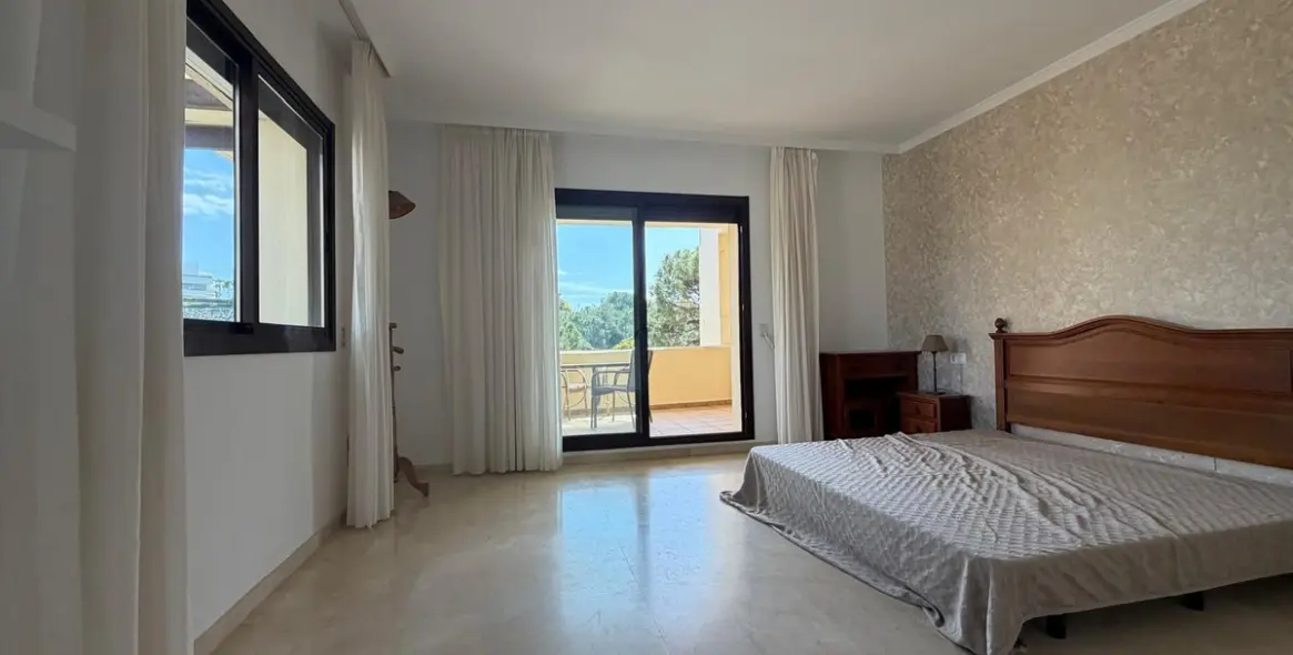 Sale of middle floor apartment in La Quinta 21