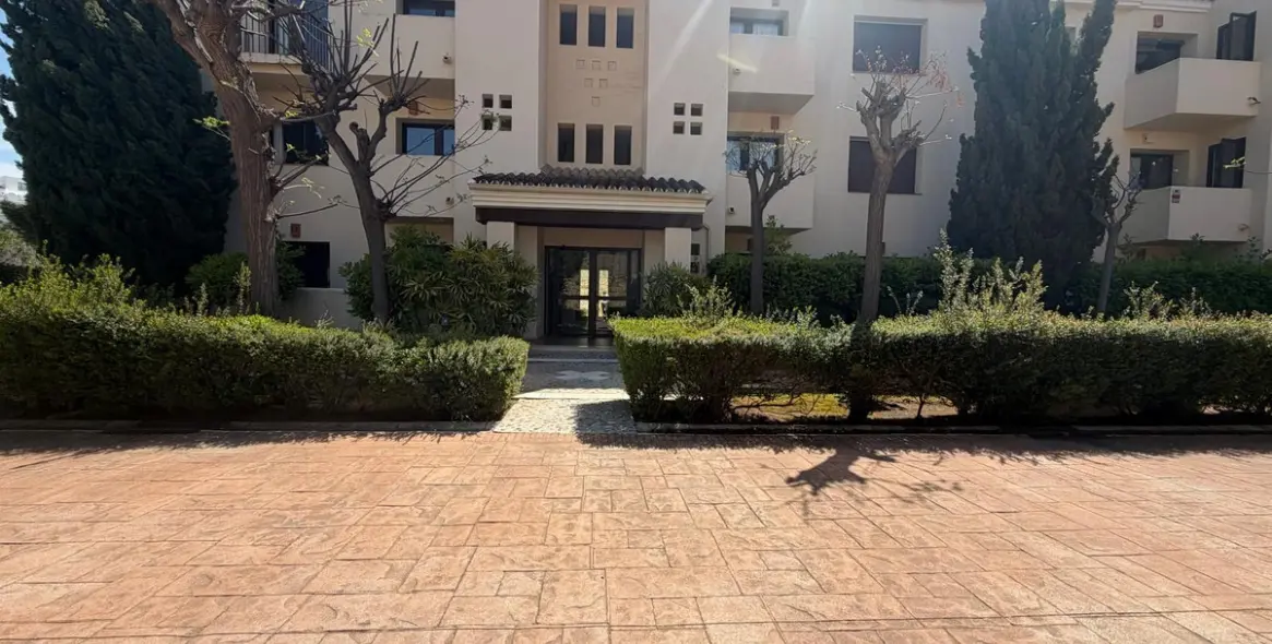 Sale of middle floor apartment in La Quinta 22