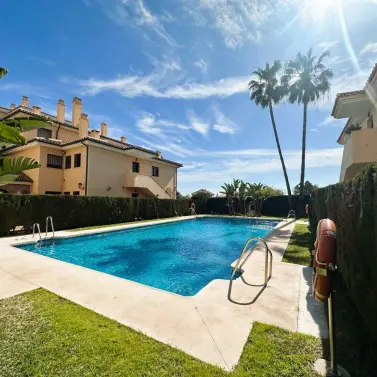 Продажа апартаментов на первом этаже в San Pedro de Alcántara