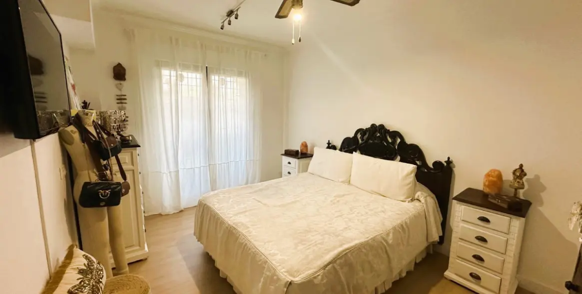 Sale of ground floor apartment in San Pedro de Alcántara 11