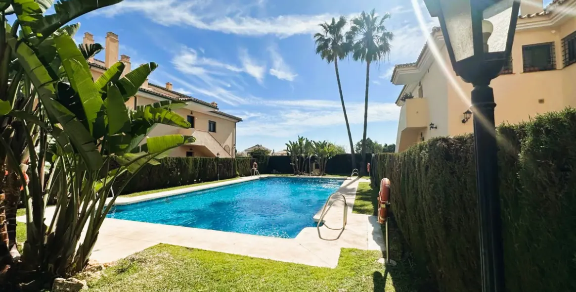 Sale of ground floor apartment in San Pedro de Alcántara 22