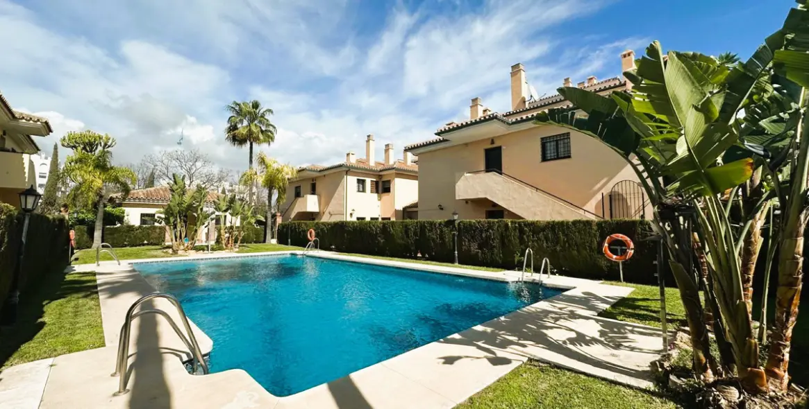 Sale of ground floor apartment in San Pedro de Alcántara 26