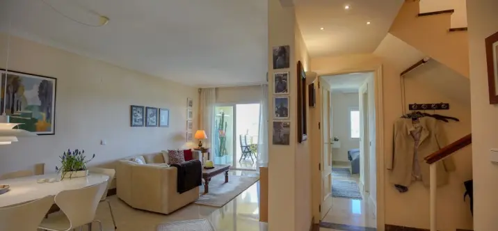 Продажа двухуровневого пентхауса в Estepona 0