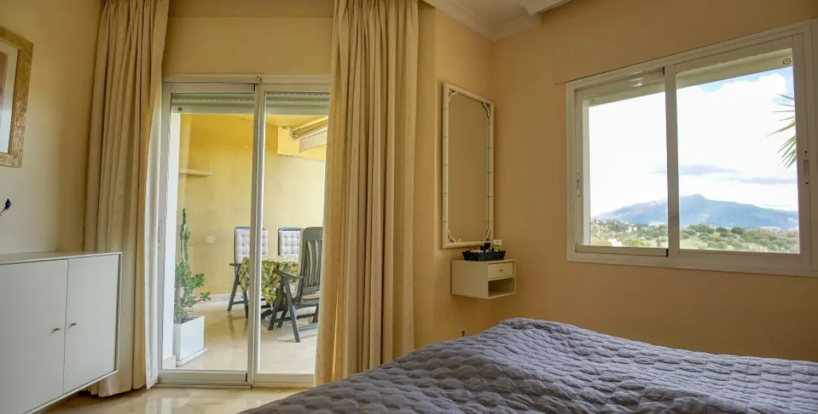 Продажа двухуровневого пентхауса в Estepona 2