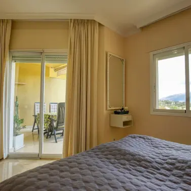 Продажа двухуровневого пентхауса в Estepona