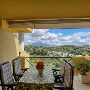 Продажа двухуровневого пентхауса в Estepona