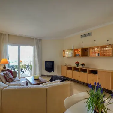 Продажа двухуровневого пентхауса в Estepona