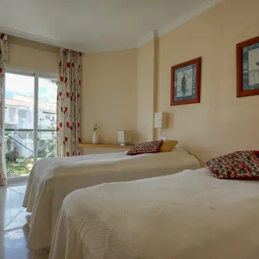 Продажа двухуровневого пентхауса в Estepona